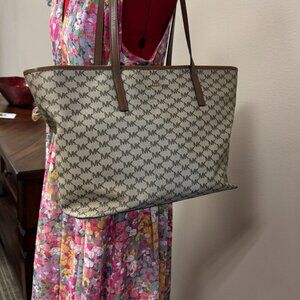 Michael Kors Jet Set Travel Tote – Vanilla/Acorn – Excellent Condition